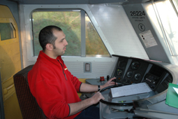 Aux commandes d'une BB 26000 en tête d'un marchandise Perrigny - Bourget en 2007